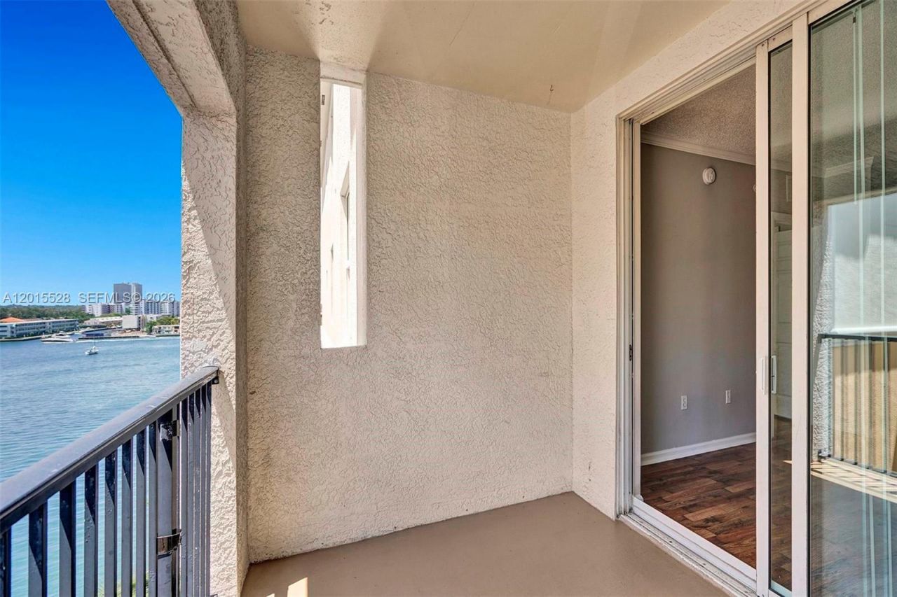 17150 N Bay Rd , Unit 2802, Sunny Isles Beach, FL 33160 Photo