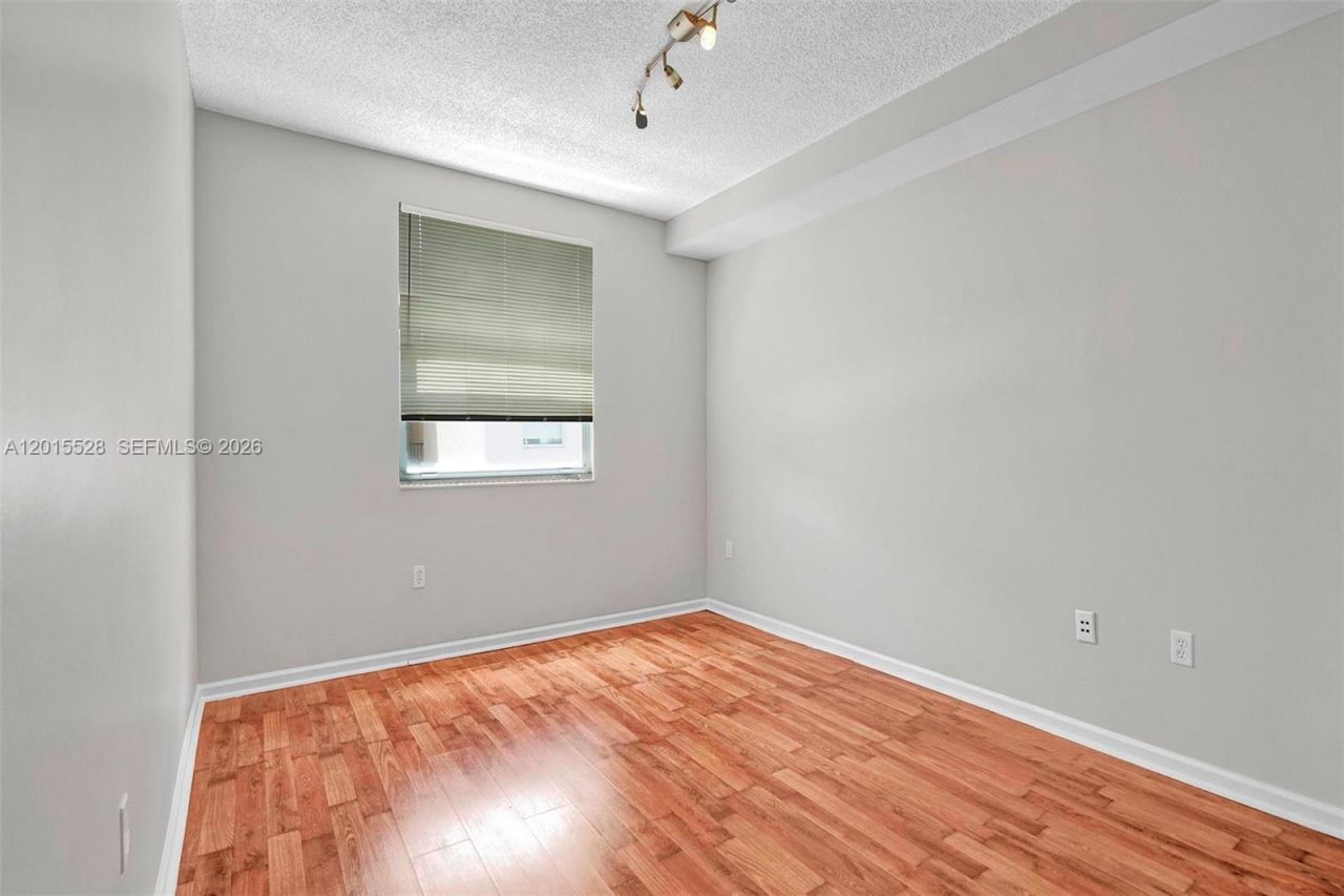 17150 N Bay Rd , Unit 2802, Sunny Isles Beach, FL 33160 Photo