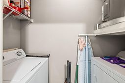1600 Long Grove Drive photo 4