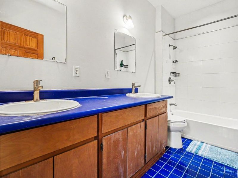 2200 W Clifton Avenue, Cincinnati, OH 45219 Photo 10