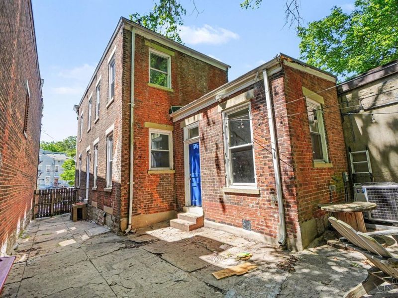 2200 W Clifton Avenue, Cincinnati, OH 45219 Photo 22