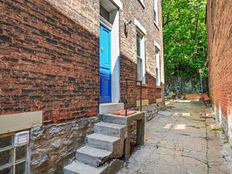 2200 W Clifton Avenue, Cincinnati, OH 45219 Photo 23