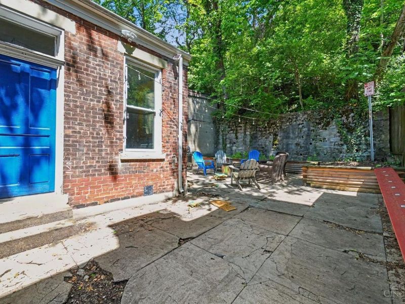 2200 W Clifton Avenue, Cincinnati, OH 45219 Photo 24