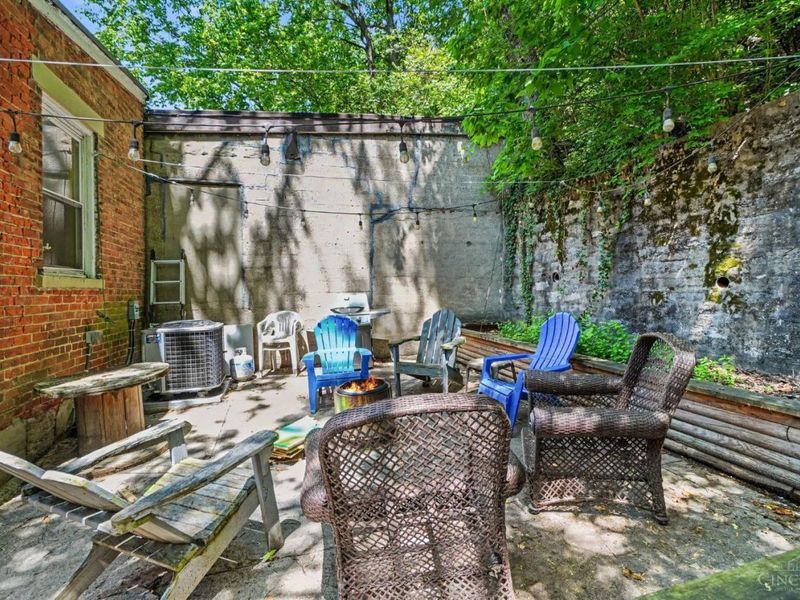 2200 W Clifton Avenue, Cincinnati, OH 45219 Photo 25