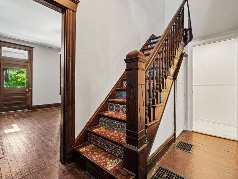 2200 W Clifton Avenue, Cincinnati, OH 45219 Photo 6