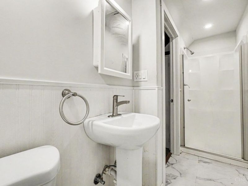 2200 W Clifton Avenue, Cincinnati, OH 45219 Photo 9
