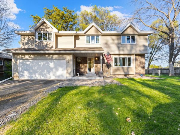 2904 Silver Lake Court NE, Saint Anthony, MN 55421