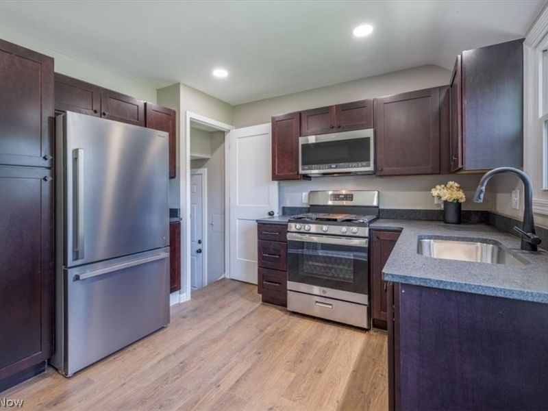 12329 Darlington Avenue, Garfield Heights, OH 44125 Photo 8