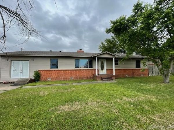 1901 S Buerkle Street, Stuttgart, AR 72160