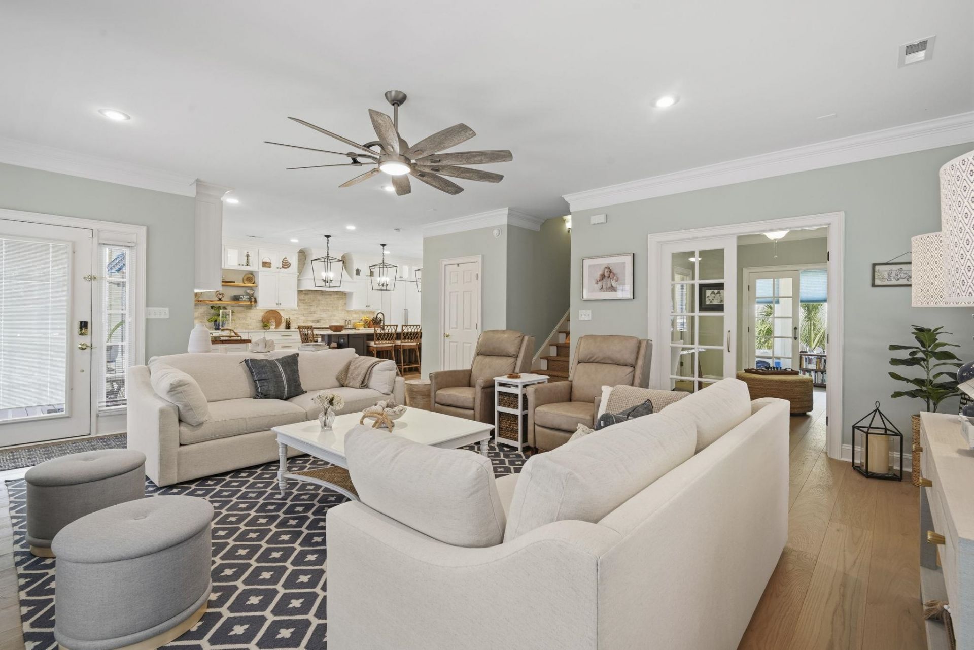 407 S Causeway Rd.  Photo 4