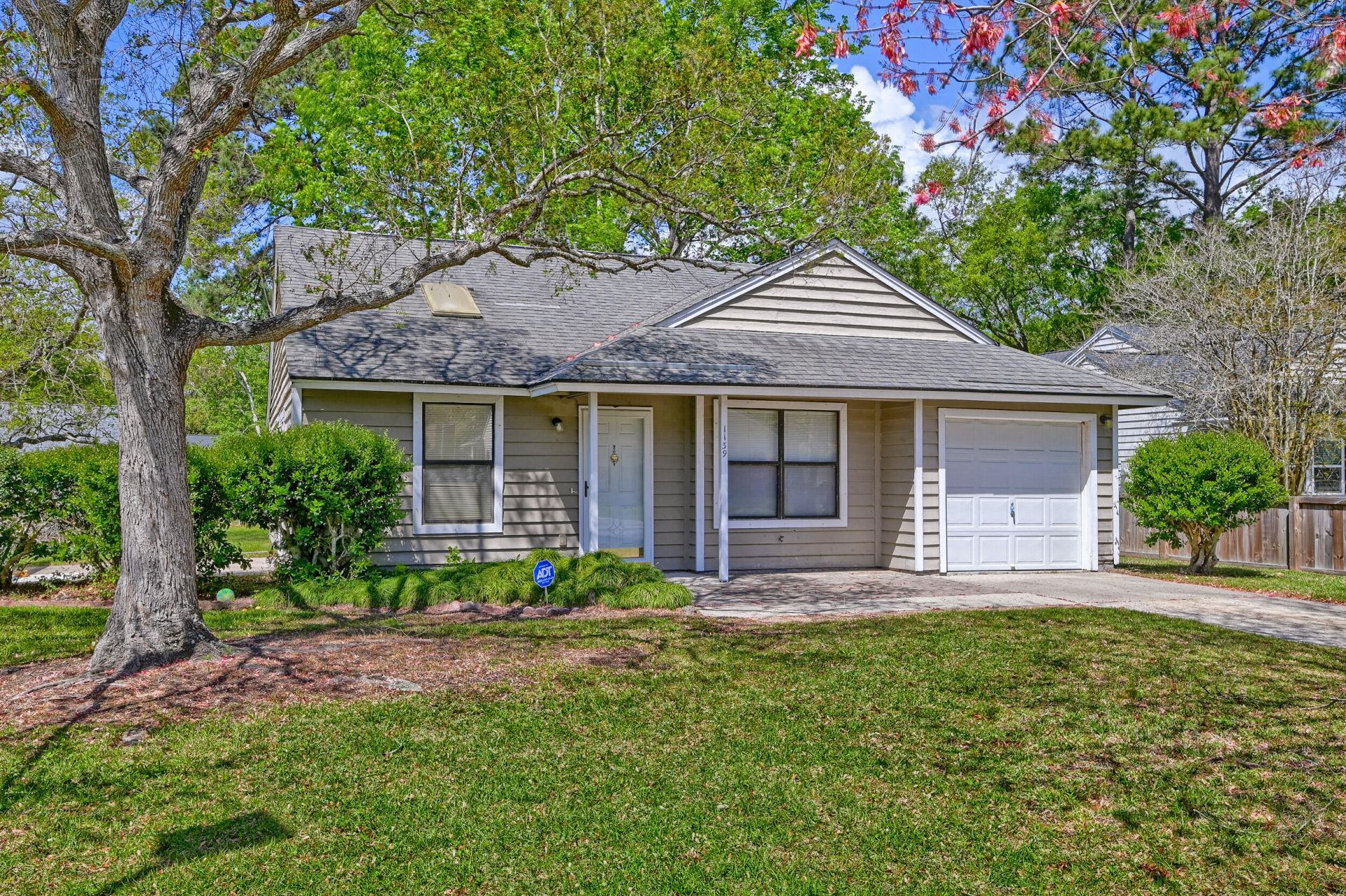 1139 Bellwood Road Photo 1