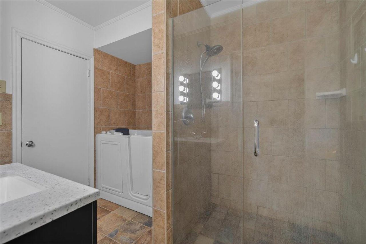 213 N Lemacks Street Photo 29
