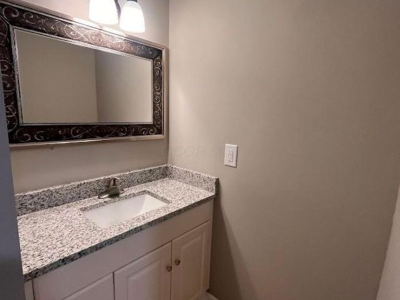 2867 E 10th Avenue, Columbus, OH 43219 Photo 19