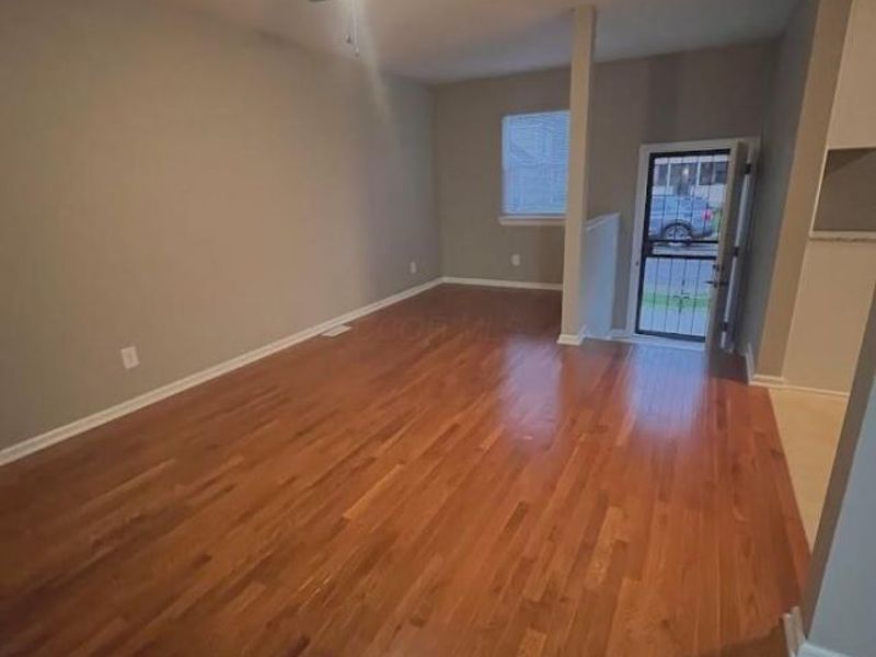2867 E 10th Avenue, Columbus, OH 43219 Photo 4