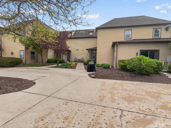 100 Main St, Unit 105, Pewaukee, WI 53072