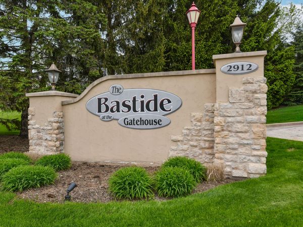 2912 N University Dr, Unit 204, Waukesha, WI 53188
