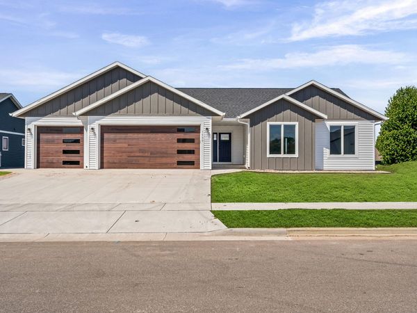 1050 Crockett Dr, Holmen, WI 54636