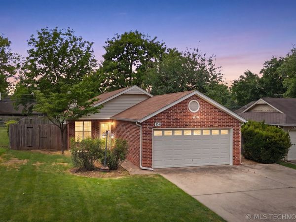 316 W Sycamore Street , Coweta, OK 74429