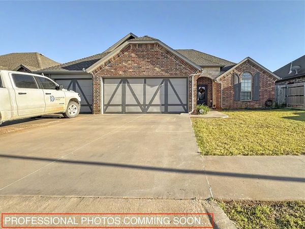 2700 Falling Leaves Drive, Weatherford, OK 73096