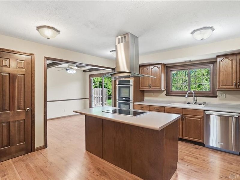 1081 Cedar Creek Circle, Washington Township, OH 45459 Photo 3