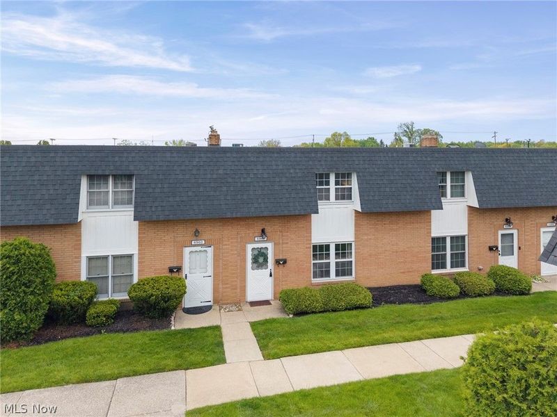 6962 S Parkway Drive, Middleburg Heights, OH 44130 Photo 2