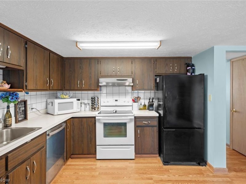 6962 S Parkway Drive, Middleburg Heights, OH 44130 Photo 8