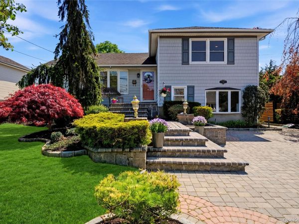 204 Violet Street , Massapequa Park, NY 11762