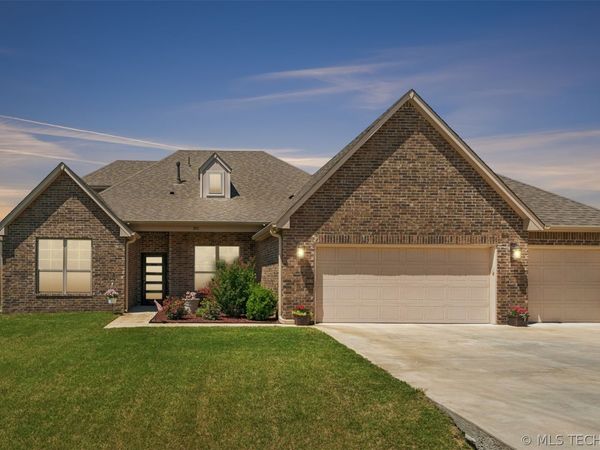 182 N Phillips Street, Skiatook, OK 74070