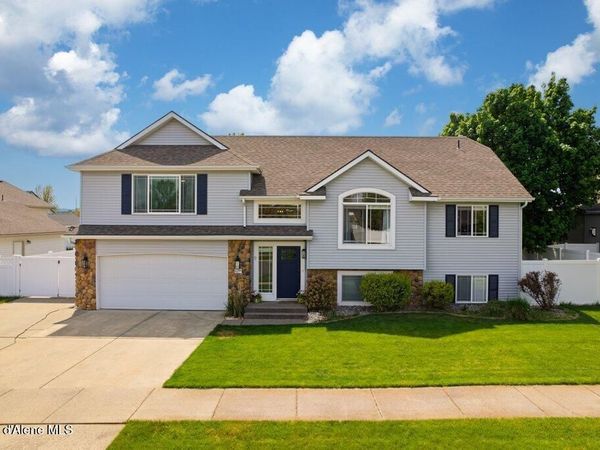 8299 N Raspberry LN, Hayden, ID 83835