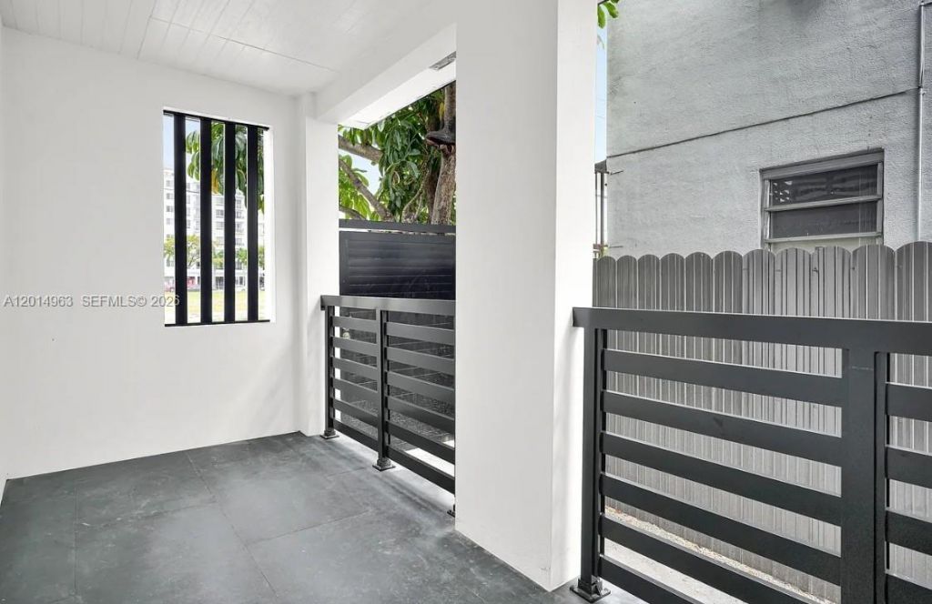 638 SW 21st Ave, Unit 1, Miami, FL 33135 Photo