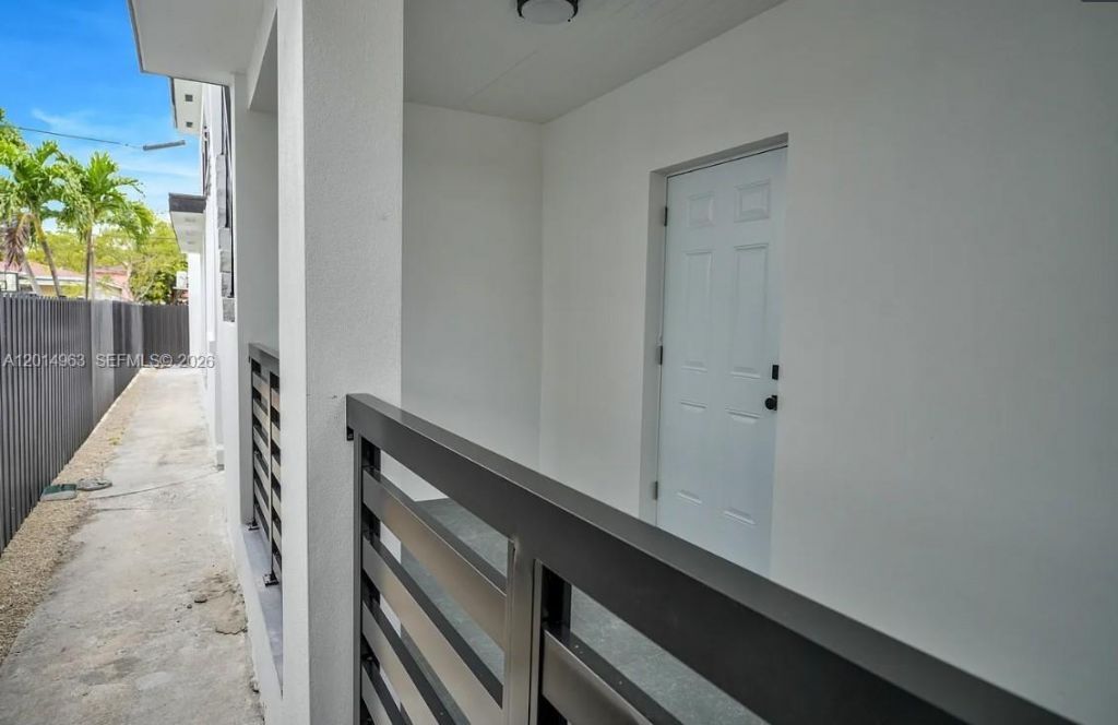 638 SW 21st Ave, Unit 1, Miami, FL 33135 Photo