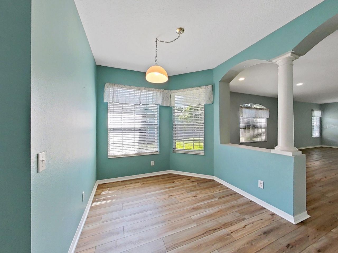 6077 Sandhill Ridge Drive , Lithia, FL 33547 Photo
