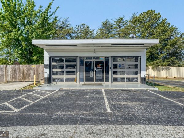 285 Pine Street NW, Lilburn, GA 30047
