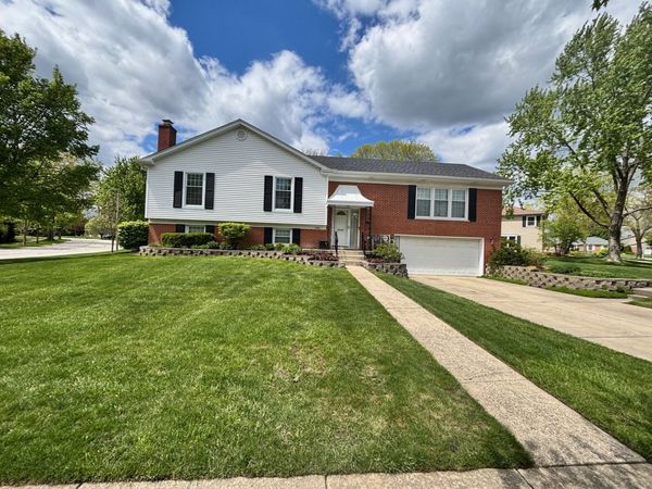 1000 W Hunting Drive , Palatine, IL 60067