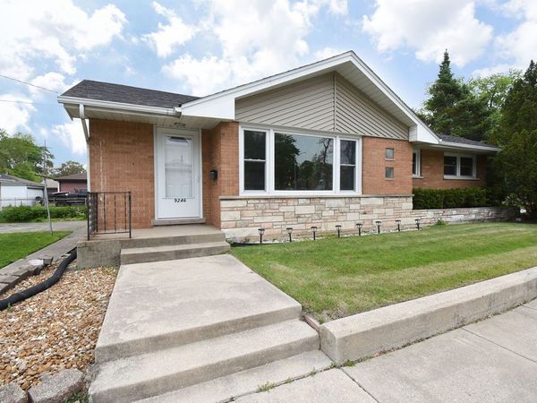 9246 S 54th Avenue , Oak Lawn, IL 60453