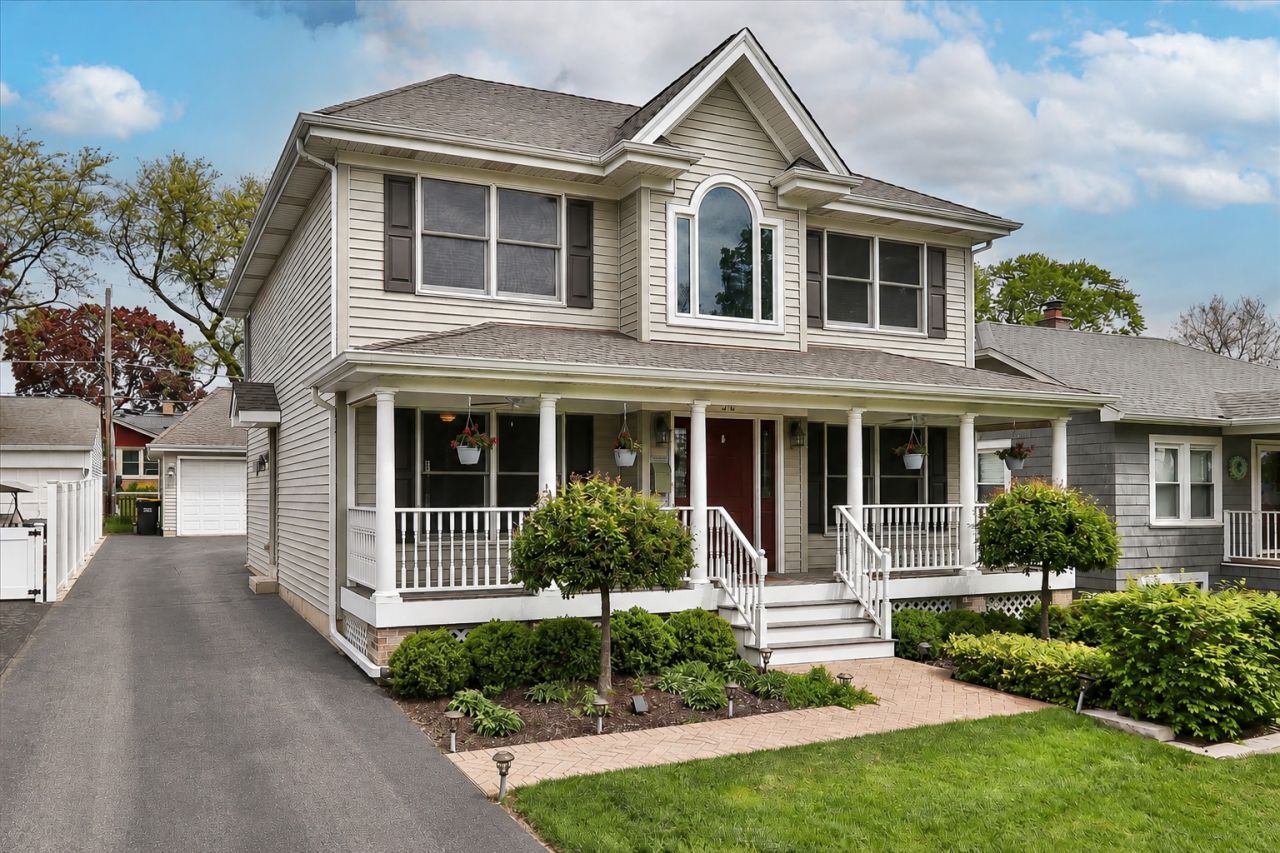 52 W Glenlake Avenue, Roselle, IL 60172 Main Photo