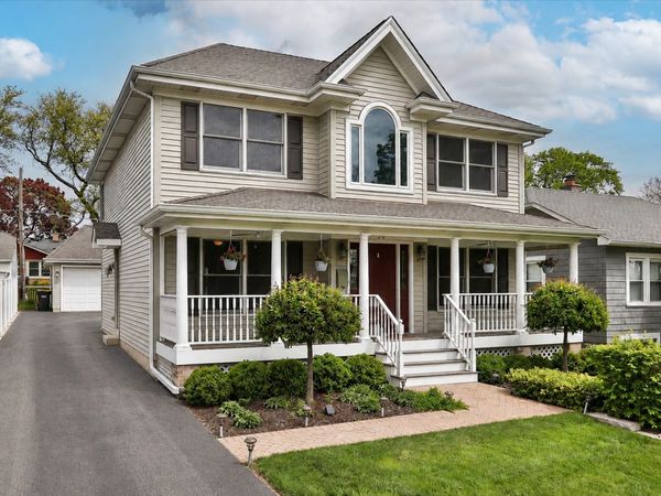 52 W Glenlake Avenue , Roselle, IL 60172