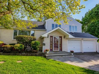 41 Robert Circle Syosset, NY 11791