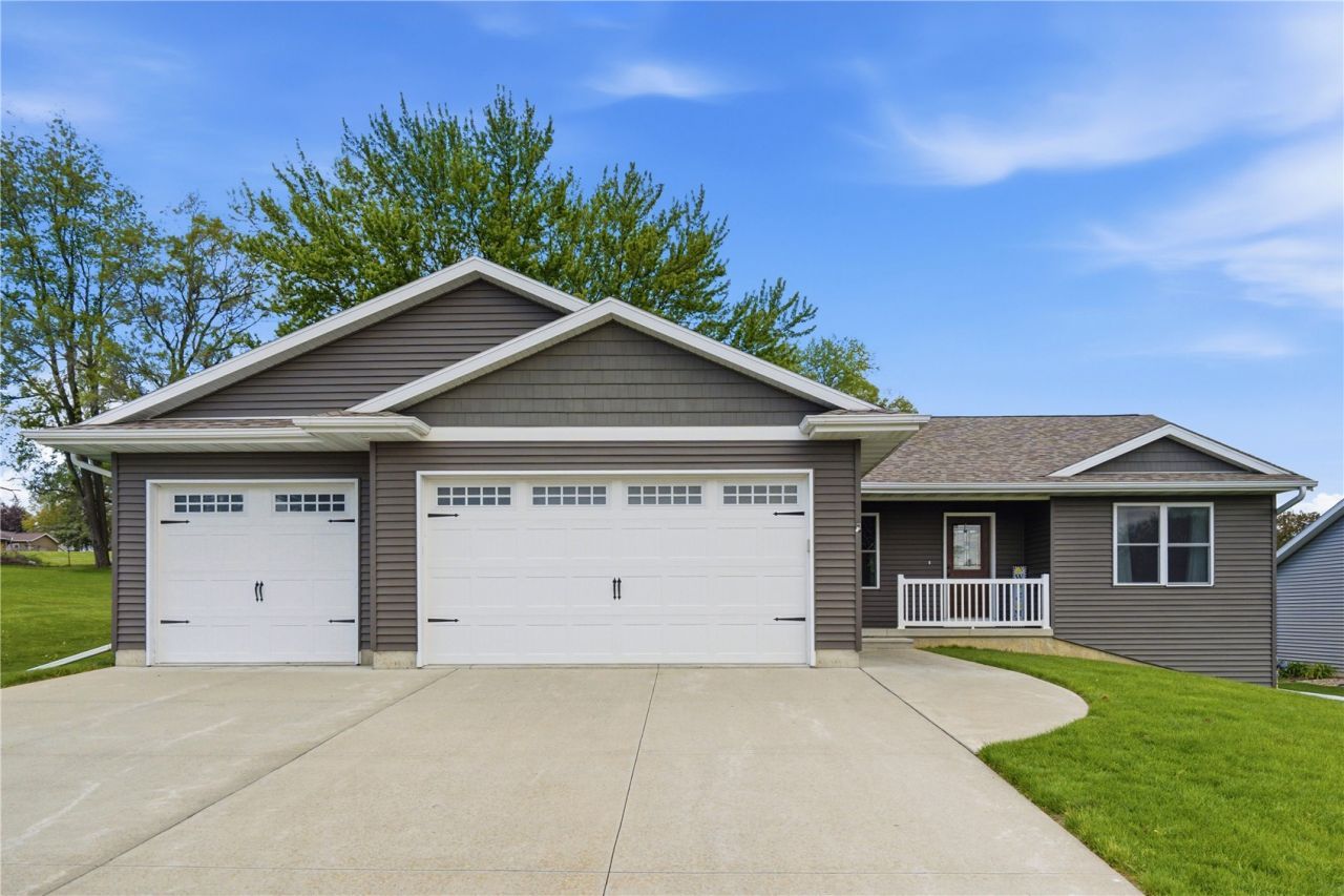 735 Breckenridge Drive, Monticello, IA 52310 Main Photo