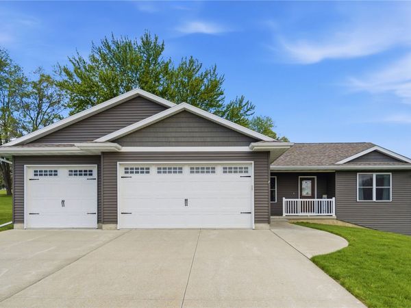 735 Breckenridge Drive, Monticello, IA 52310