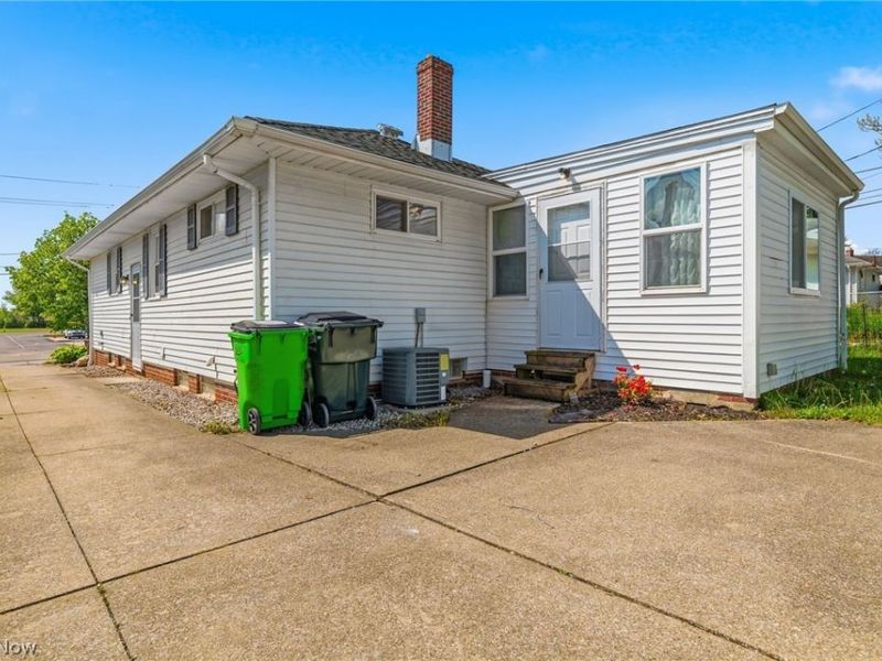 12023 Maple Leaf Drive , Garfield Heights, OH 44125 Photo 6