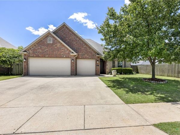 3905 SW Gemstone Boulevard, Bentonville, AR 72713