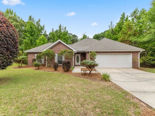 416 Green Hills Dr., Hattiesburg, MS 39402