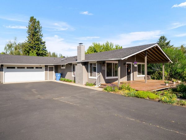 2094 Montgomery Lane, Grants Pass, OR 97527