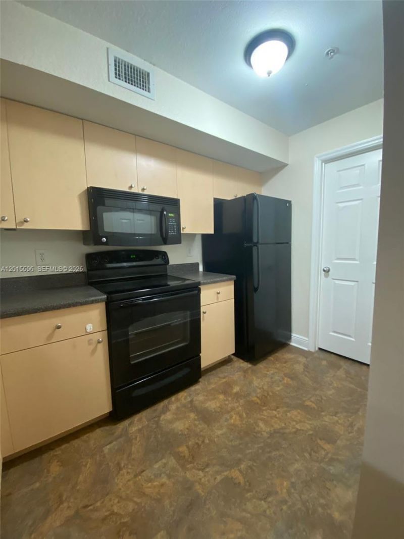 2520 Centergate Dr, Unit 303, Miramar, FL 33025 Photo