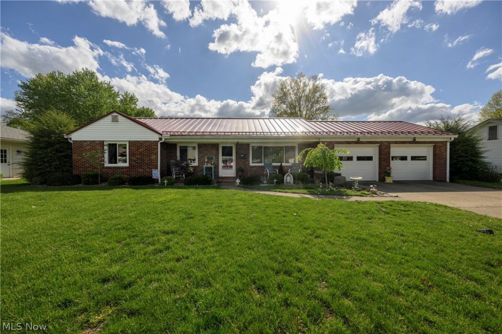 1920 Dover Avenue, Dover, OH 44622 Main Photo