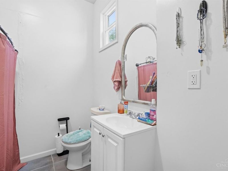 1027 Winfield, Cincinnati, OH 45205 Photo 8