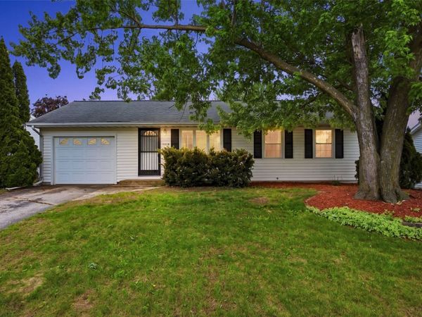 1715 Northbrook Drive NE, Cedar Rapids, IA 52402