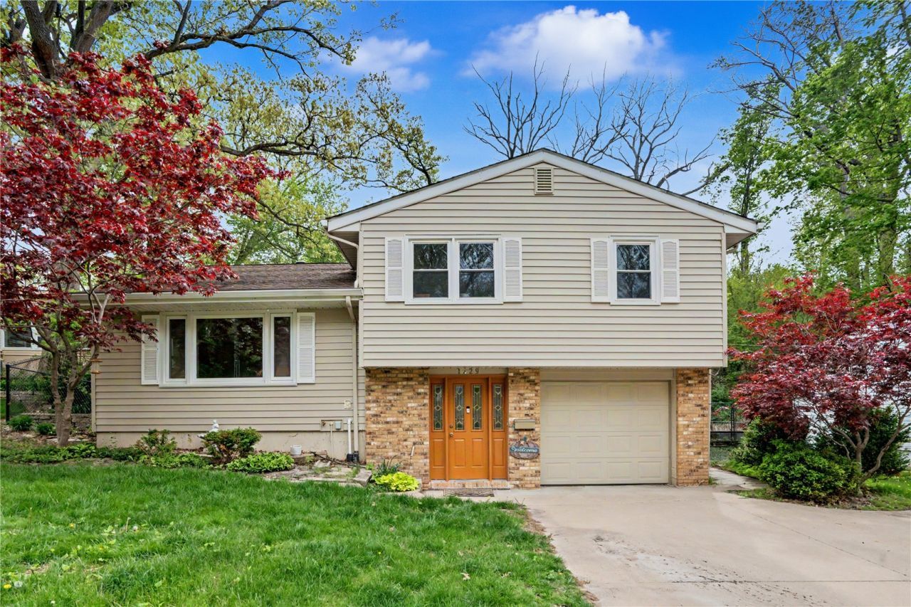 1229 Hertz Drive Se, Cedar Rapids, IA 52403 Main Photo