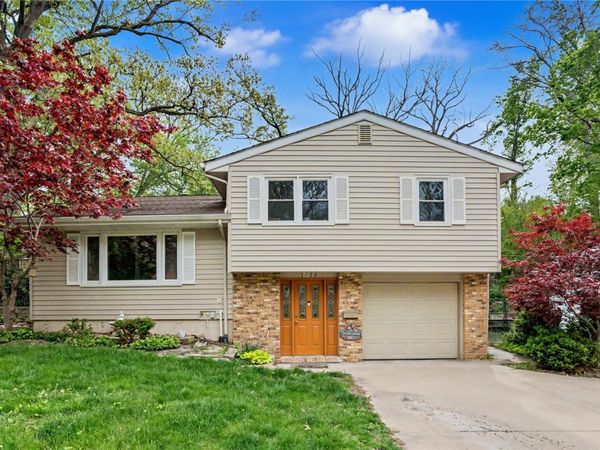 1229 Hertz Drive SE, Cedar Rapids, IA 52403